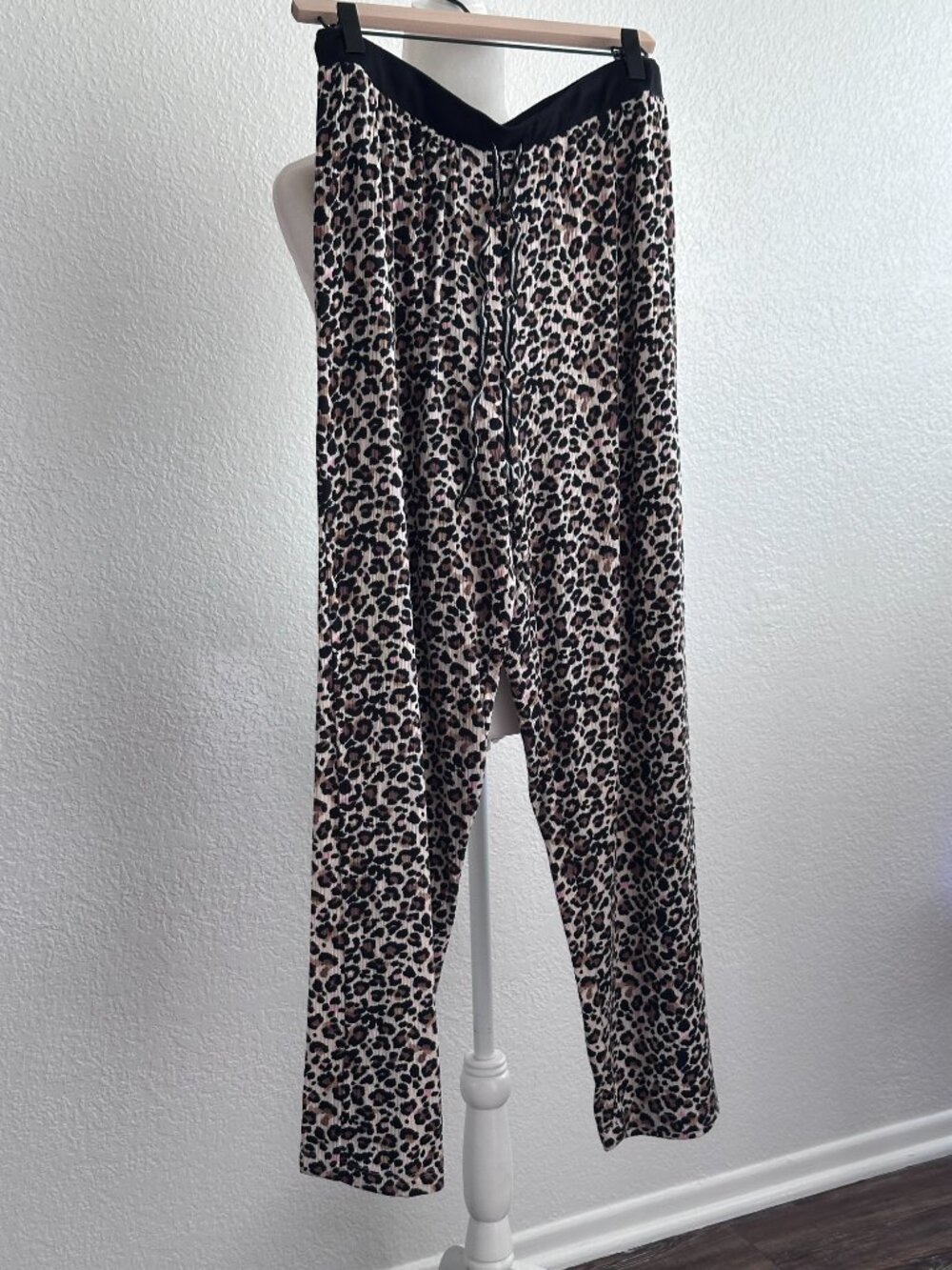 René Rofé Leopard Print Pajama Set Size Large Soft Stretch Lounge Set - Picture 12 of 12